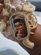 Load image into Gallery viewer, Suzy
