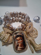 Load image into Gallery viewer, Suzy
